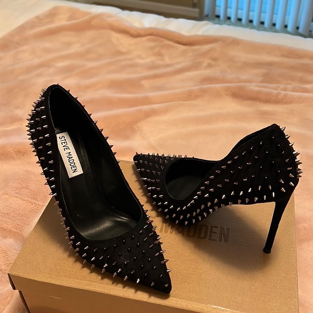 Steve Madden black spike heals